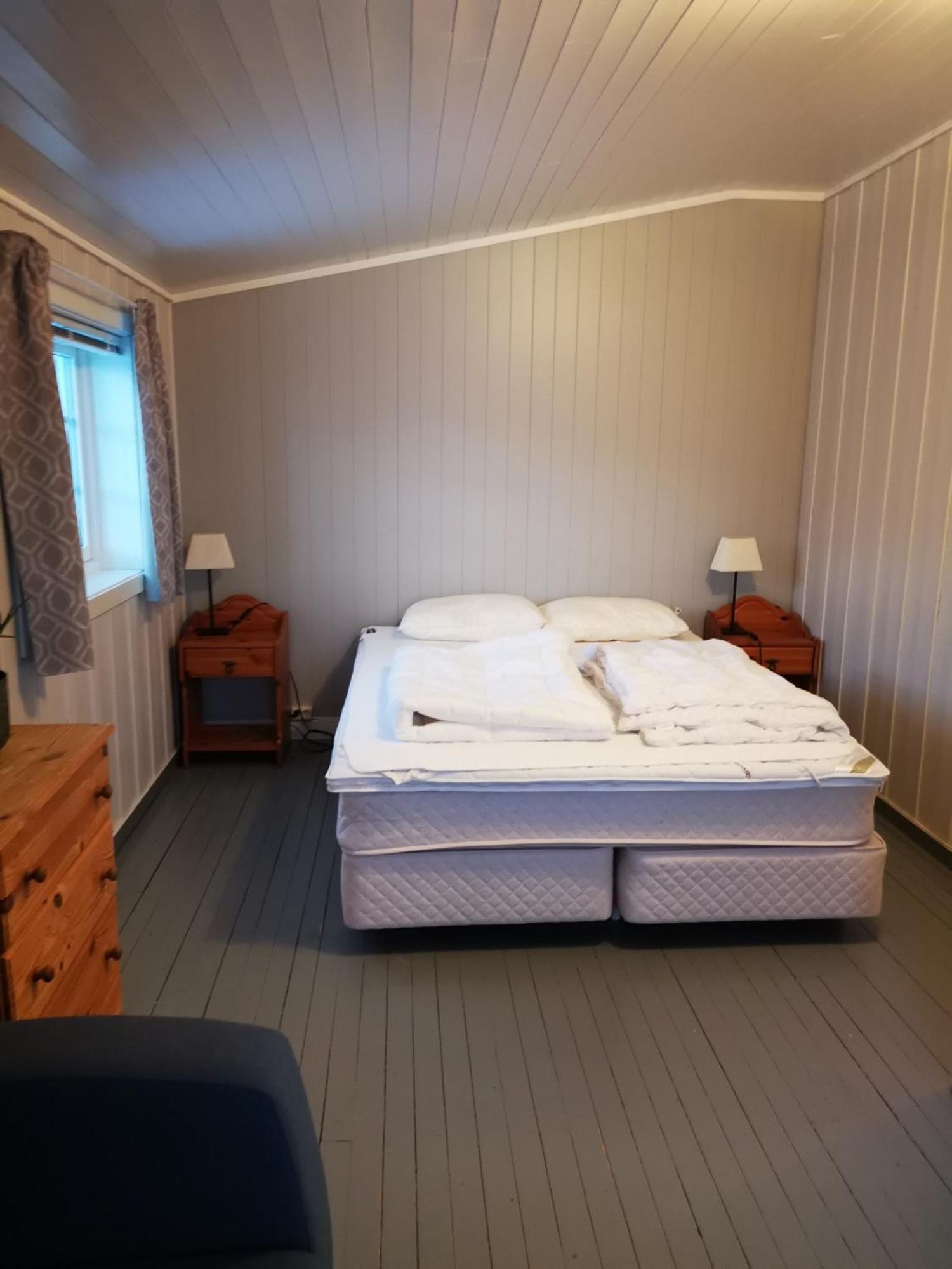 Kaikanten Rorbuer Sennesvik Oda fotoğraf