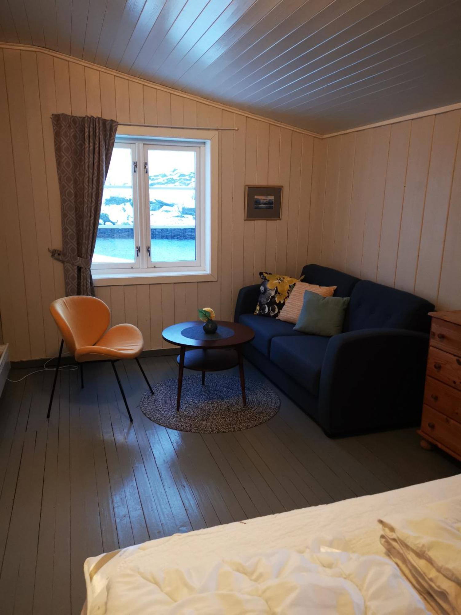 Kaikanten Rorbuer Sennesvik Oda fotoğraf