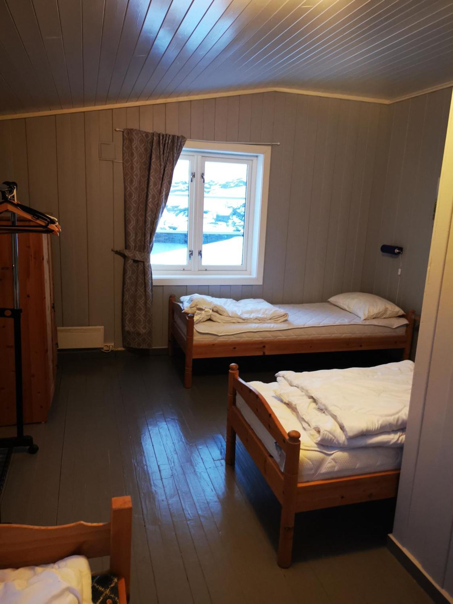 Kaikanten Rorbuer Sennesvik Oda fotoğraf